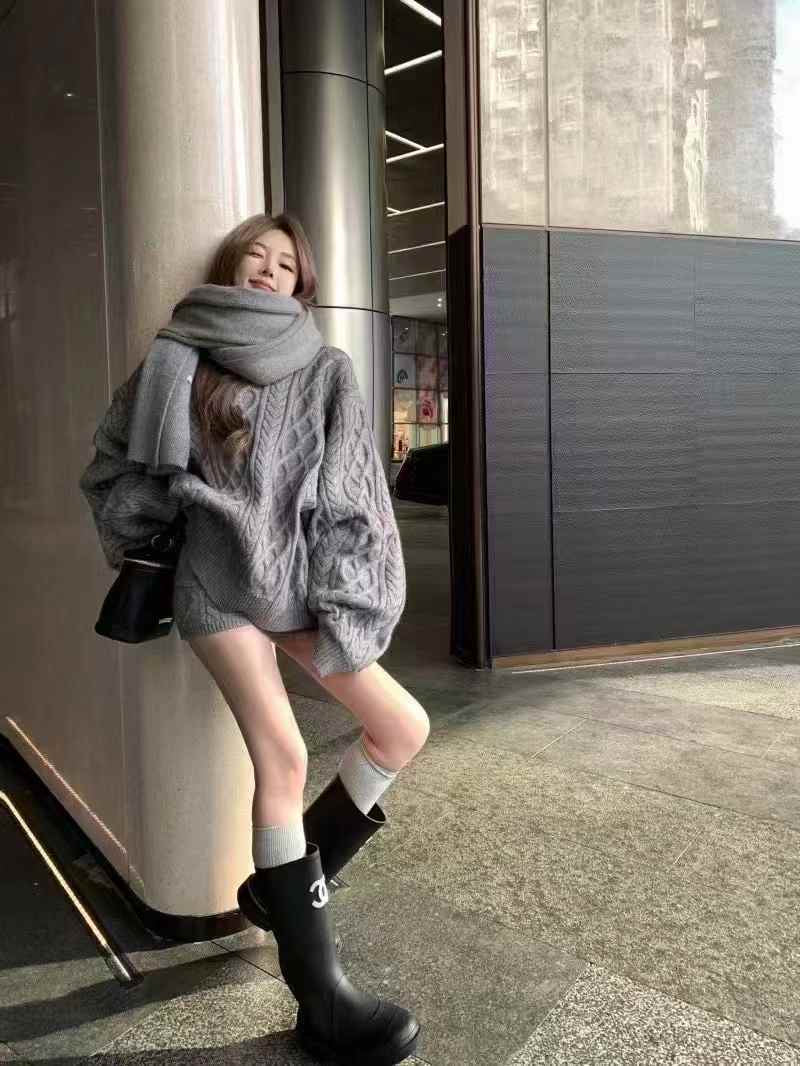 Knitted sweater + scarf + shorts set