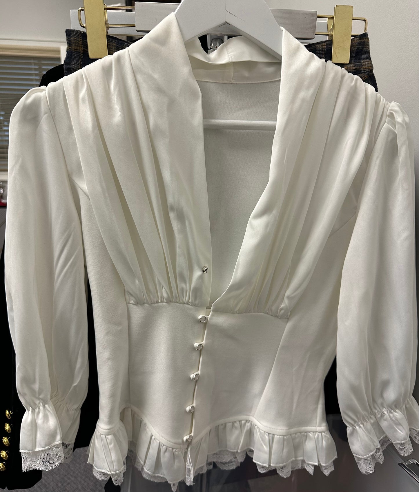 Short lace shirt